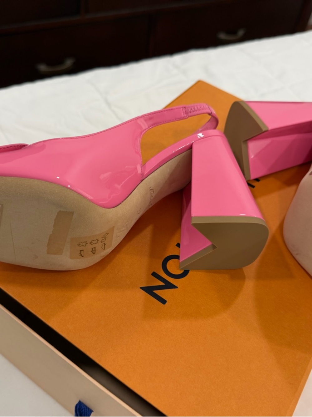 Louis Vuitton Hot Pink Patent Slingback Heels with LV Logo - Picture 3 of 4